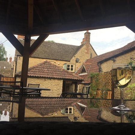 The Radnor Arms Hotel Malmesbury Exterior foto