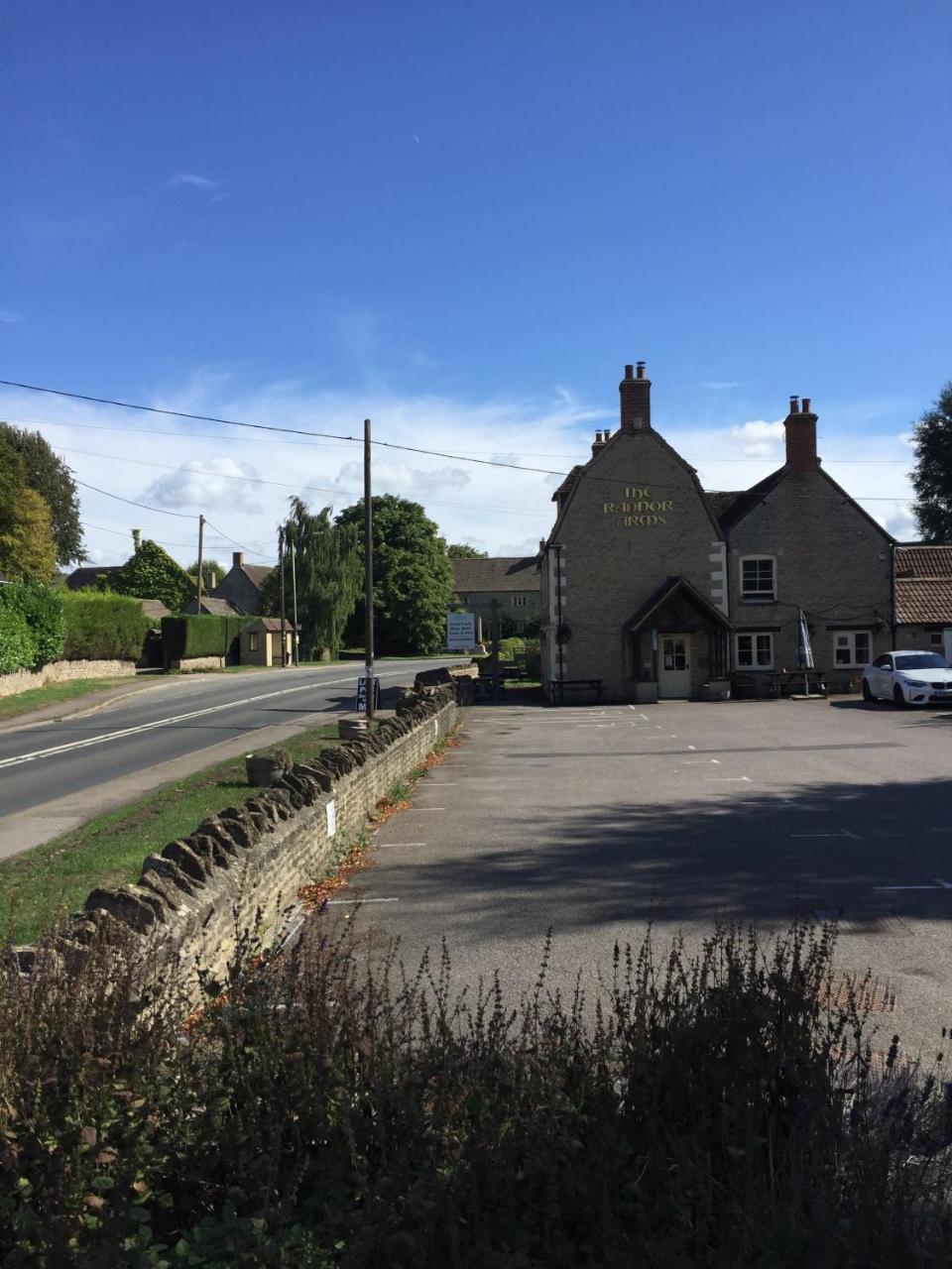 The Radnor Arms Hotel Malmesbury Exterior foto
